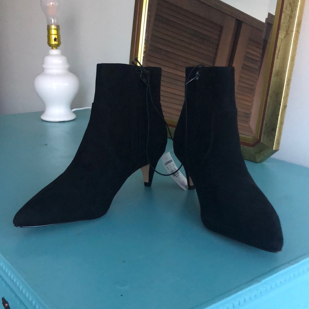 NWT Black suede booties